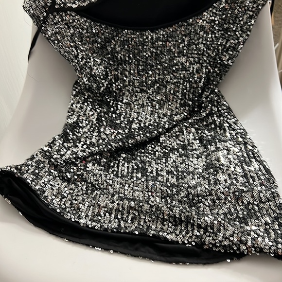 Dress - Picture 3 of 5